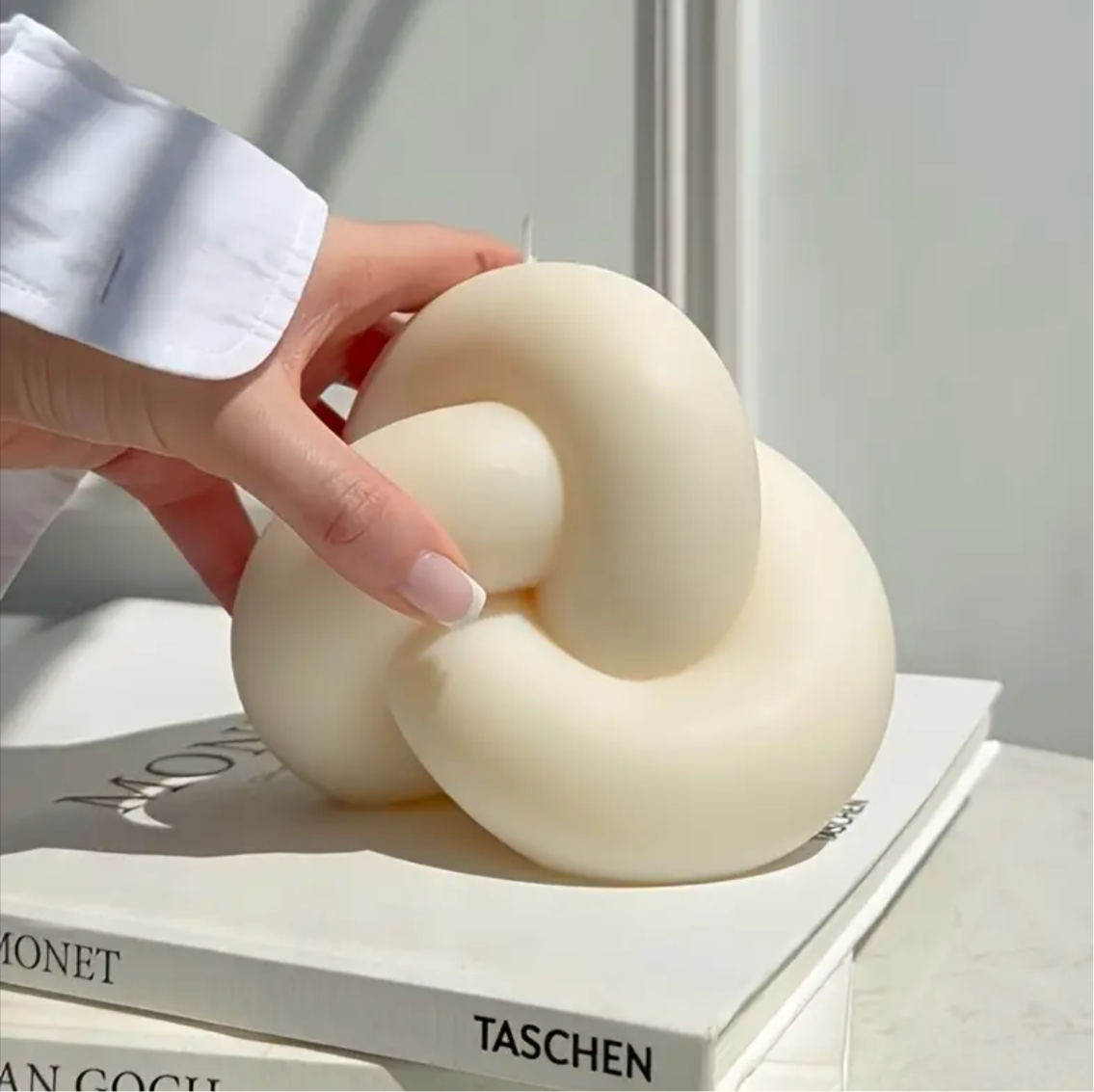Large Knot Candle
