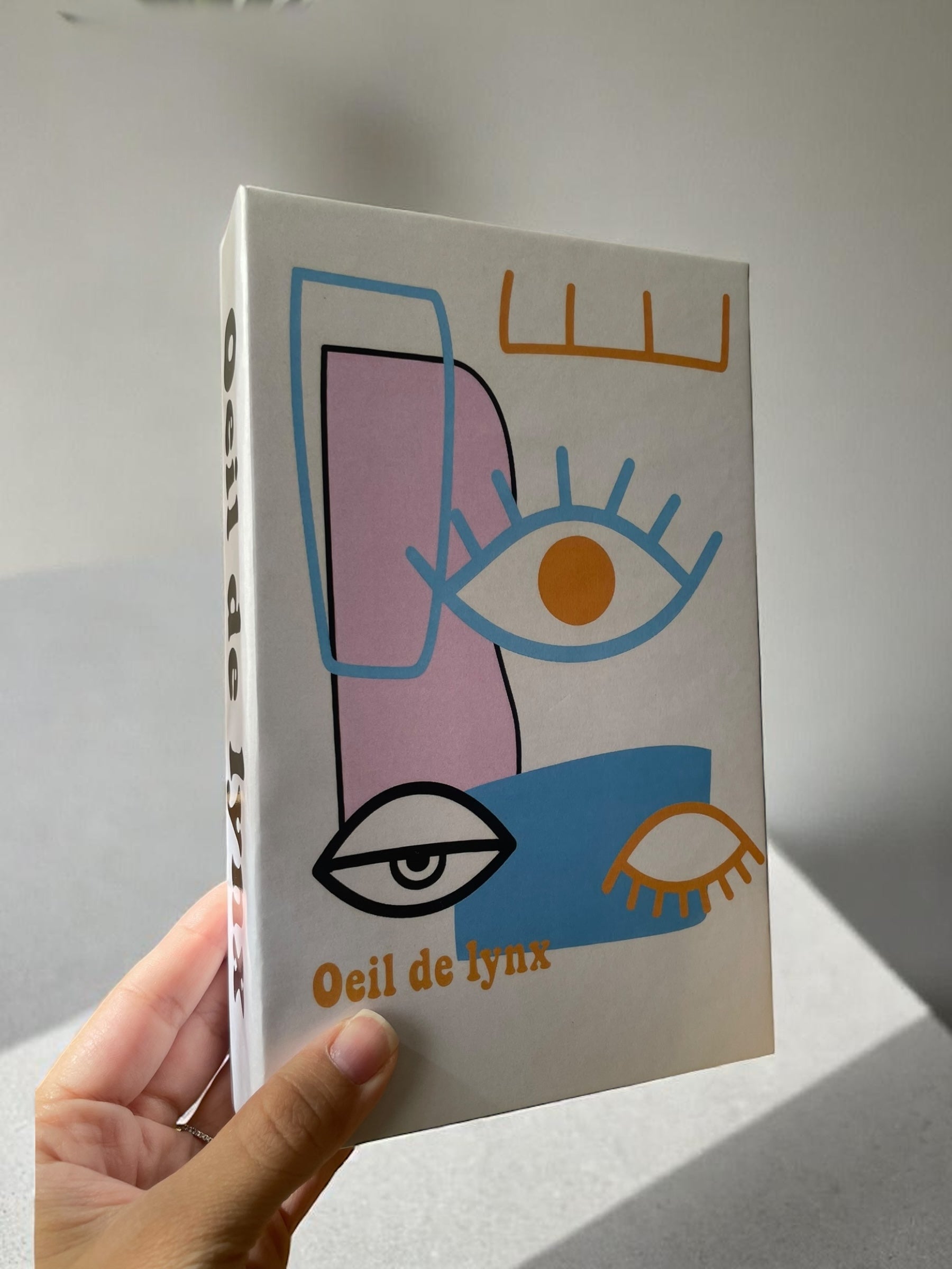 Les Yeux Faux Books