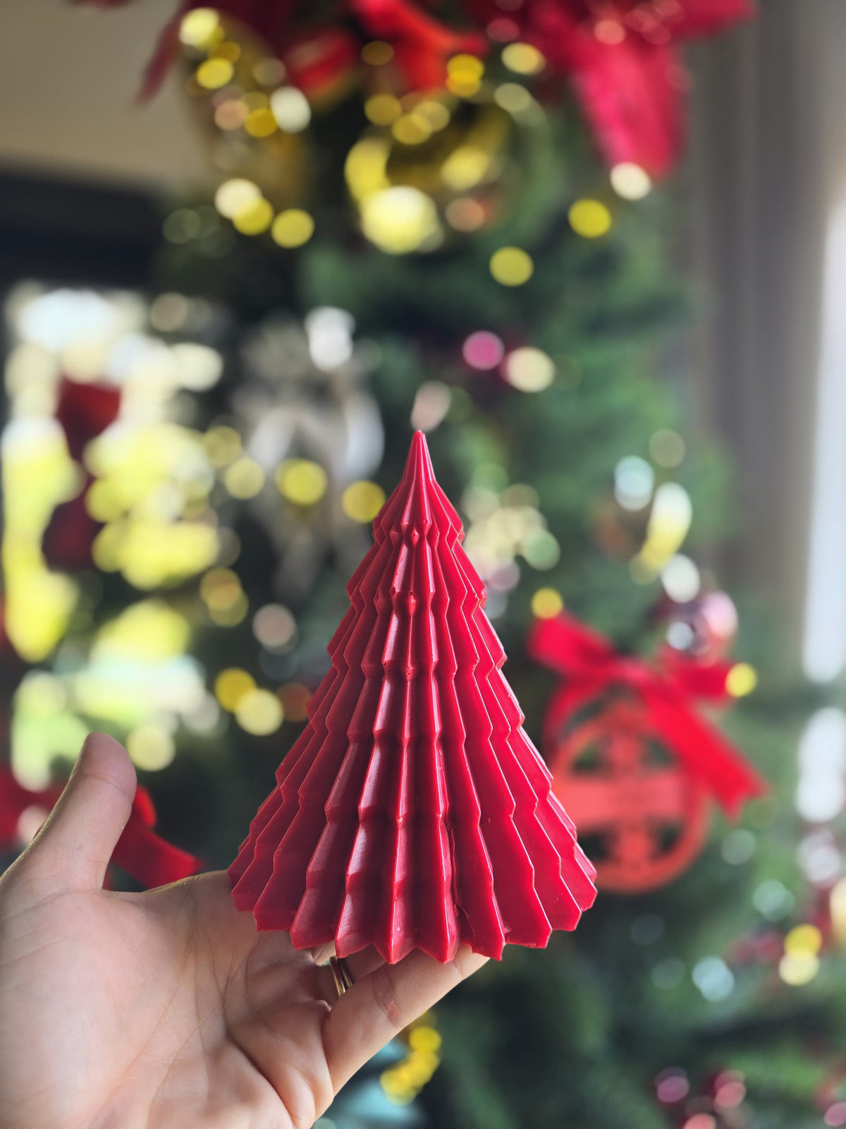Sweeping Christmas Tree Candle